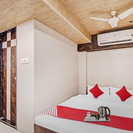 Hotel Ambedkar Kalyān Buitenkant foto
