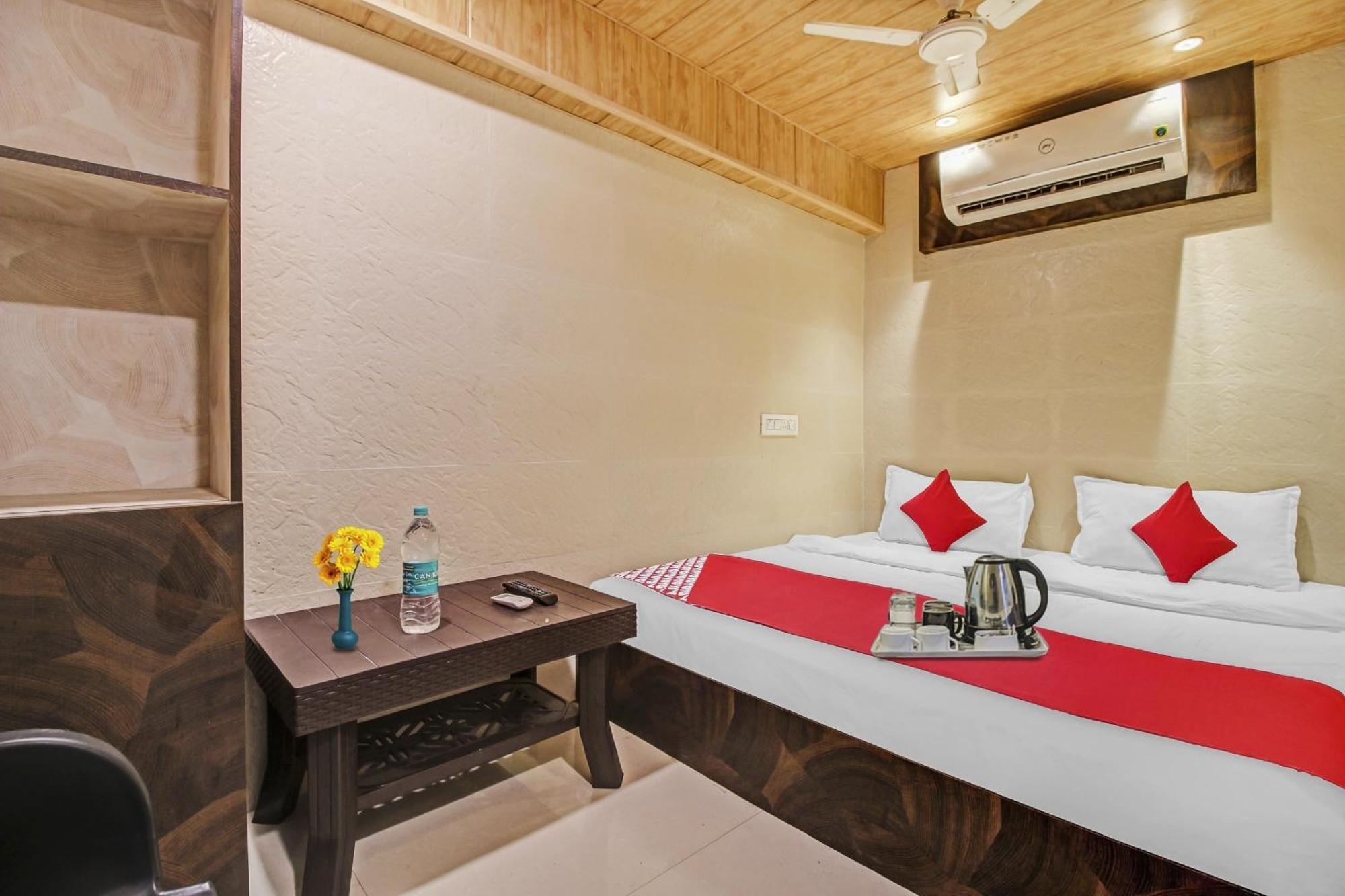 Hotel Ambedkar Kalyān Buitenkant foto