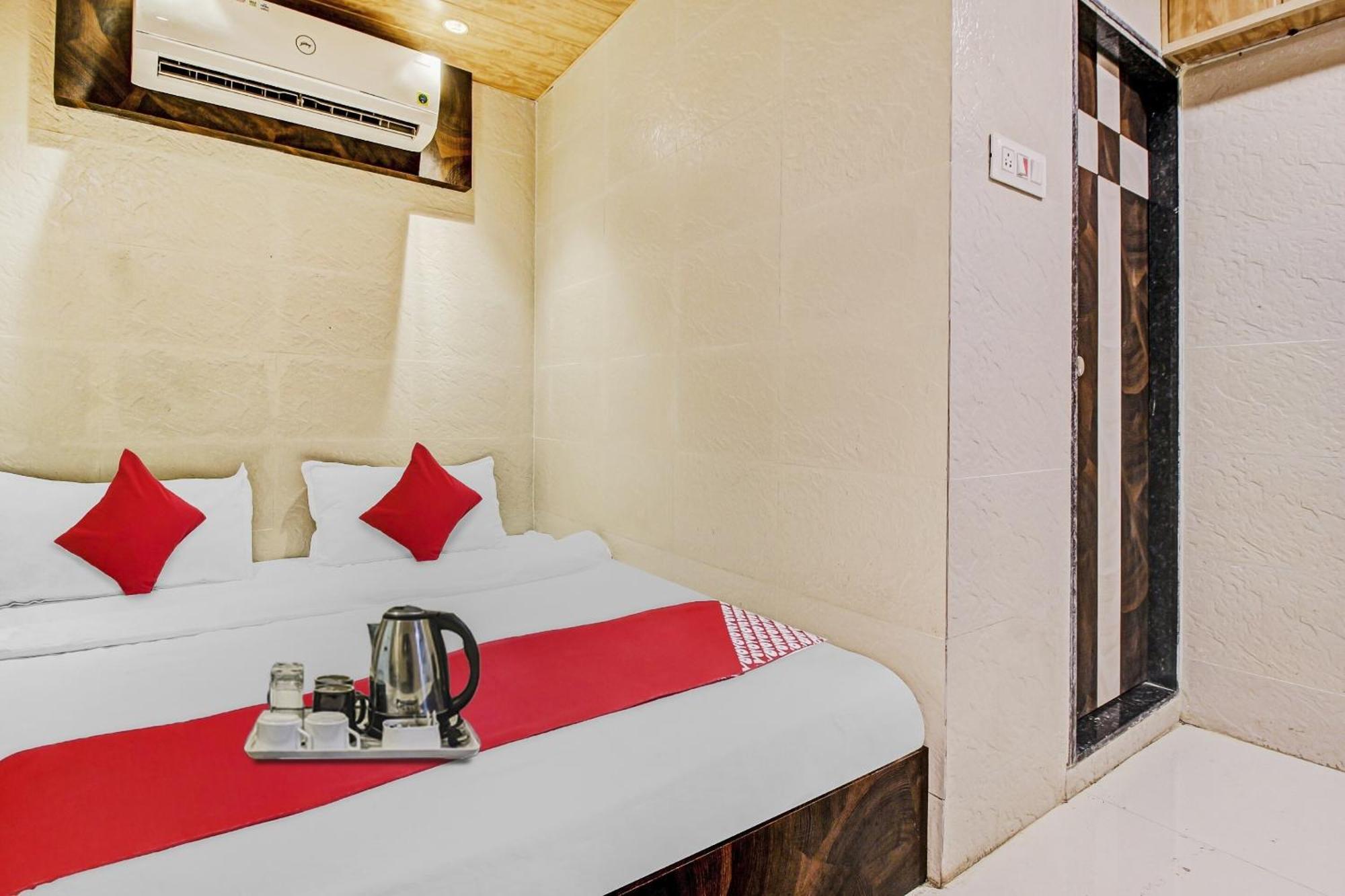 Hotel Ambedkar Kalyān Buitenkant foto