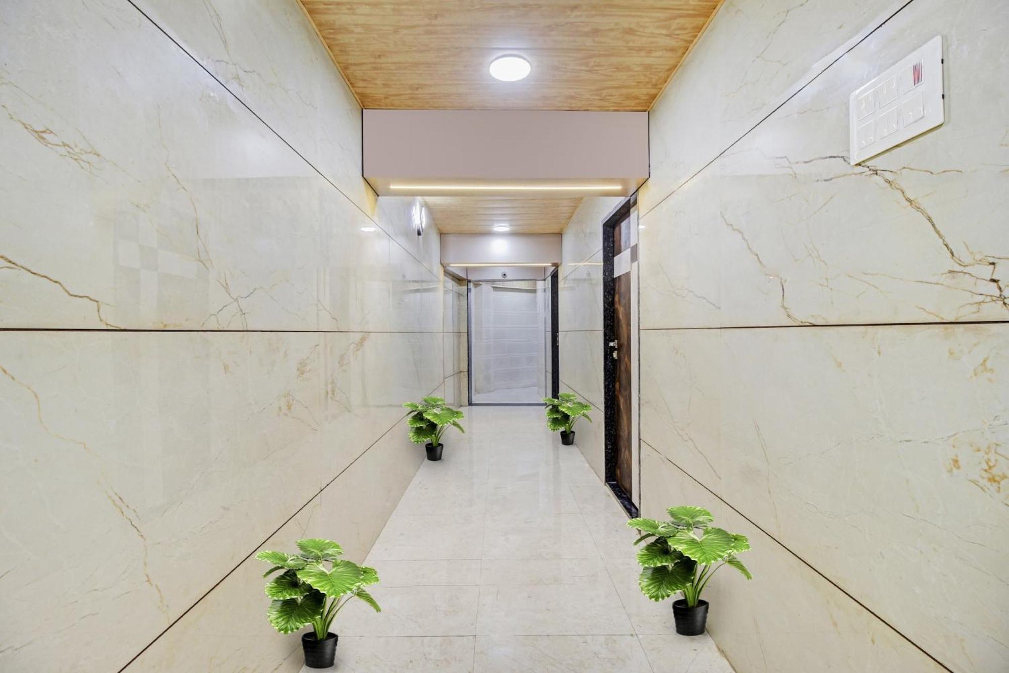 Hotel Ambedkar Kalyān Buitenkant foto