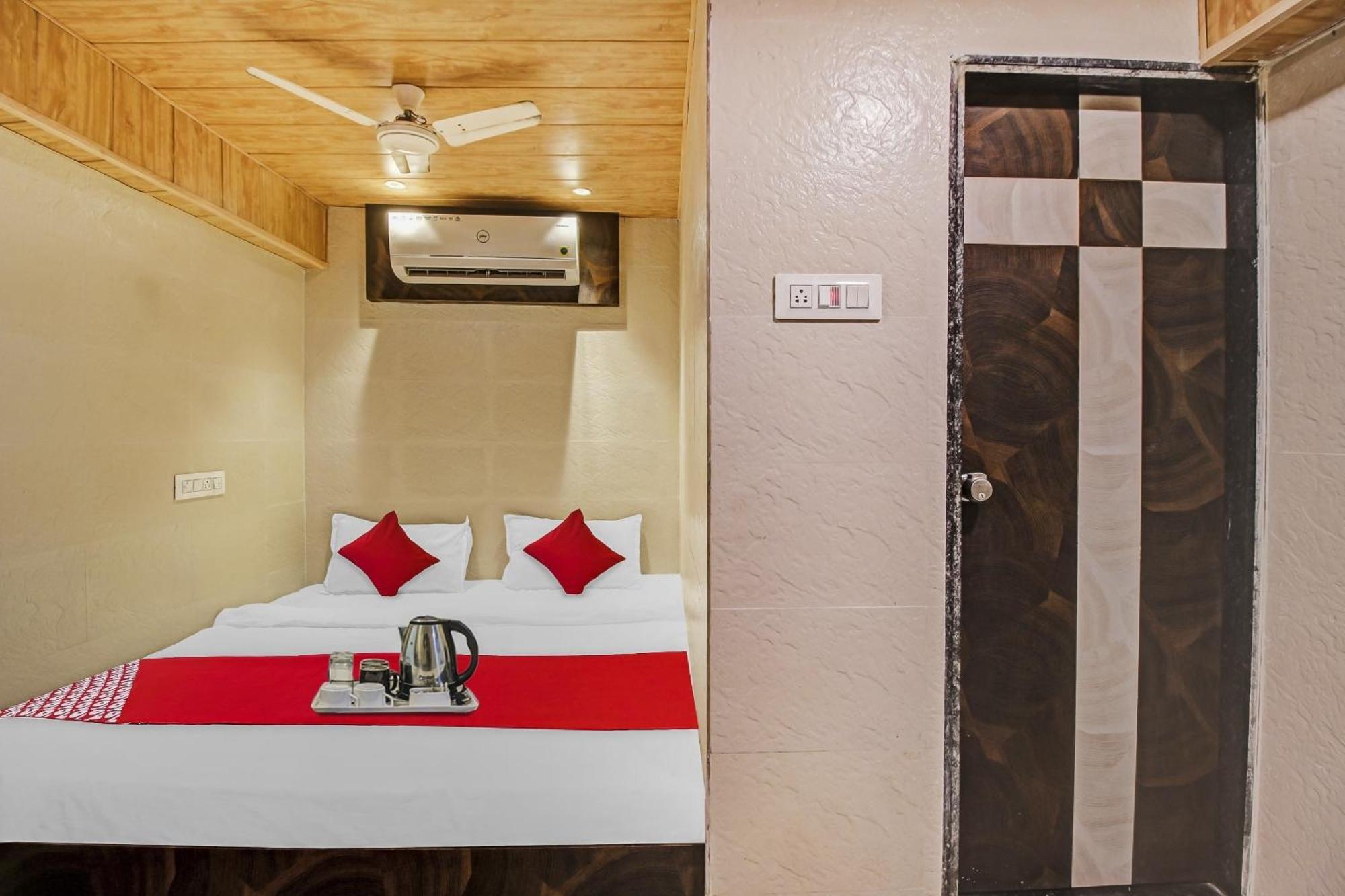 Hotel Ambedkar Kalyān Buitenkant foto